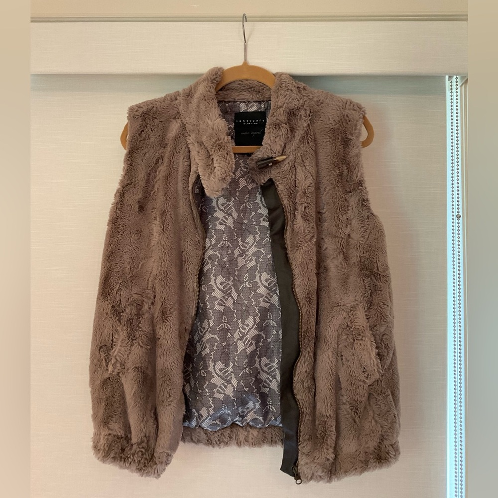 Sanctuary Clothing Tan Fuzzy Zip-Up Vest- Extra Small